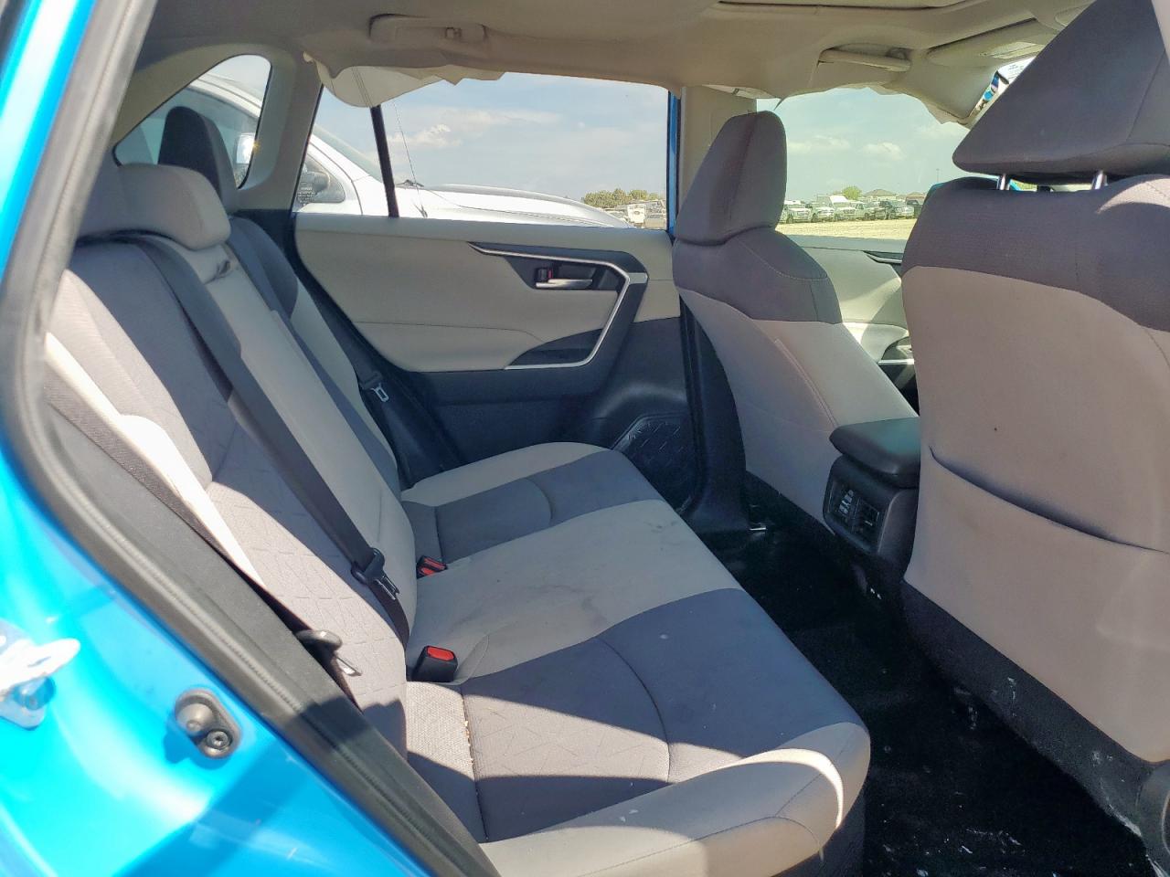 2021 Toyota Rav4 Xle VIN: JTMRWRFV0MD114365 Lot: 81020125