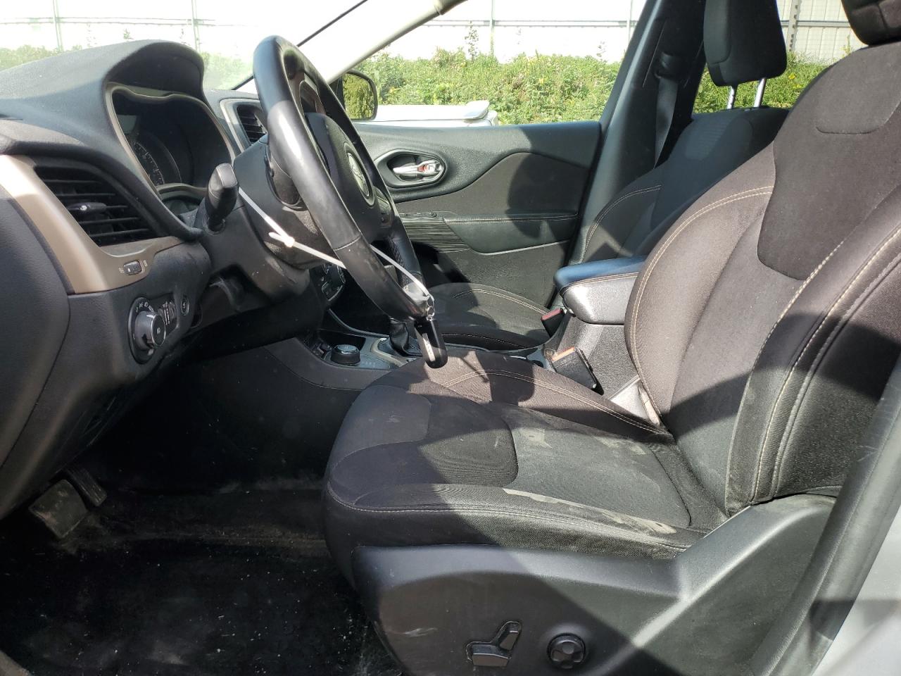 2015 Jeep Cherokee Latitude VIN: 1C4PJMCS2FW768410 Lot: 80248815