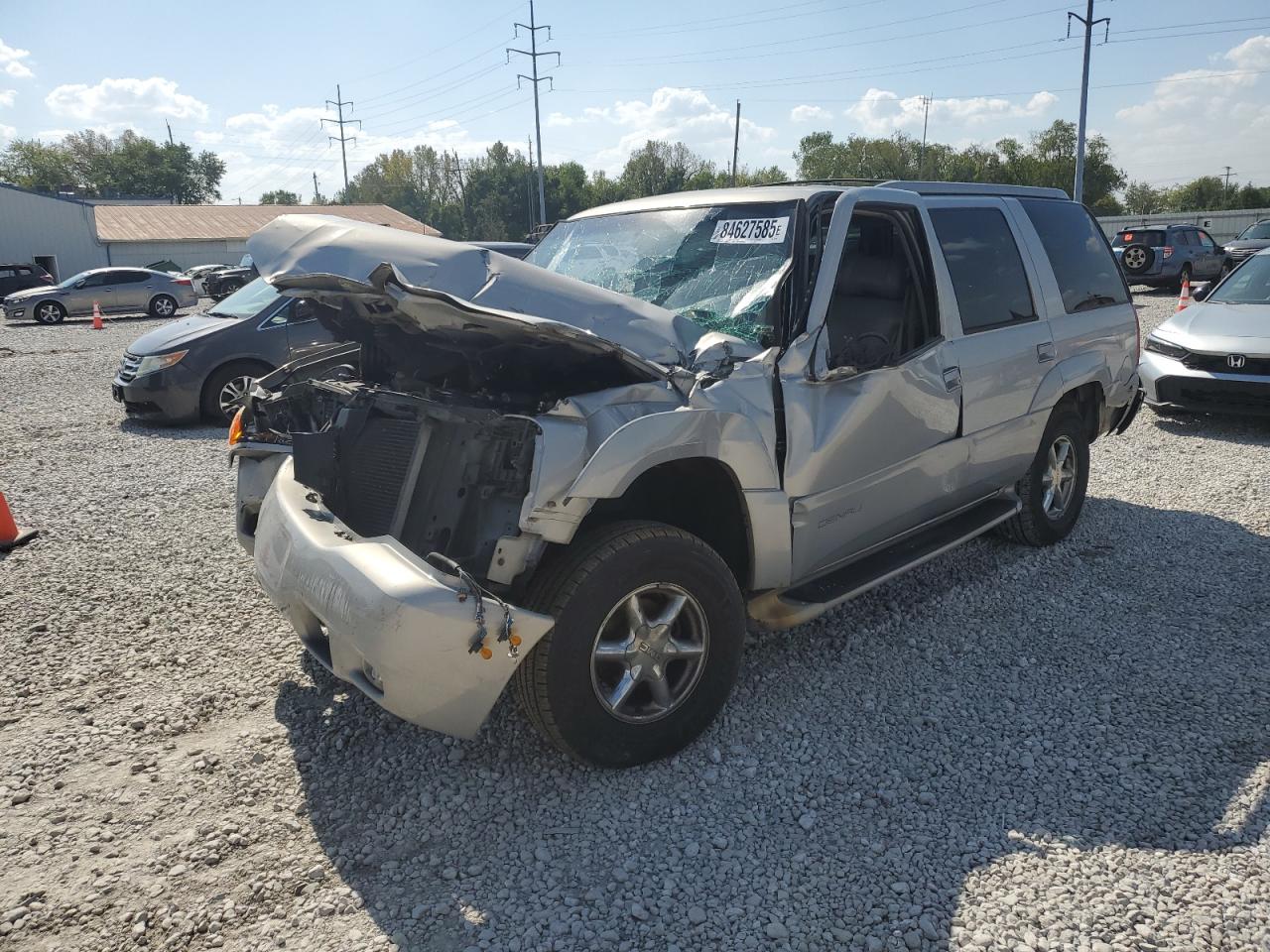 GMC DENALI 1999. Lot# 84627585. VIN 1GKEK13R6XR907720. Photo 1