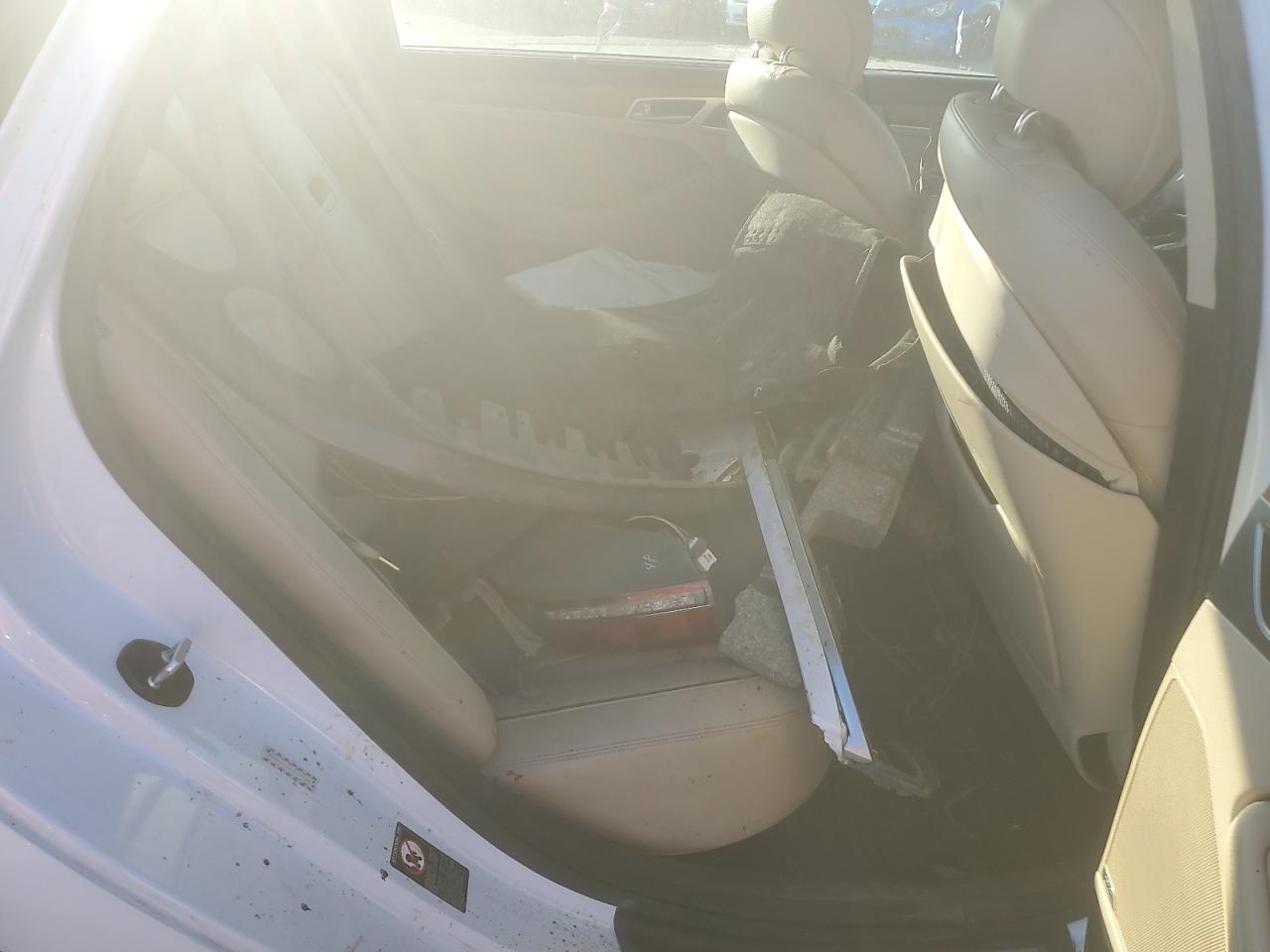 2015 Hyundai Genesis 5.0L VIN: KMHGN4JF6FU071548 Lot: 81646725