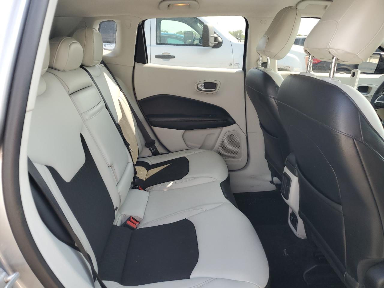 2018 Jeep Compass Latitude VIN: 3C4NJDBB1JT142936 Lot: 71493545