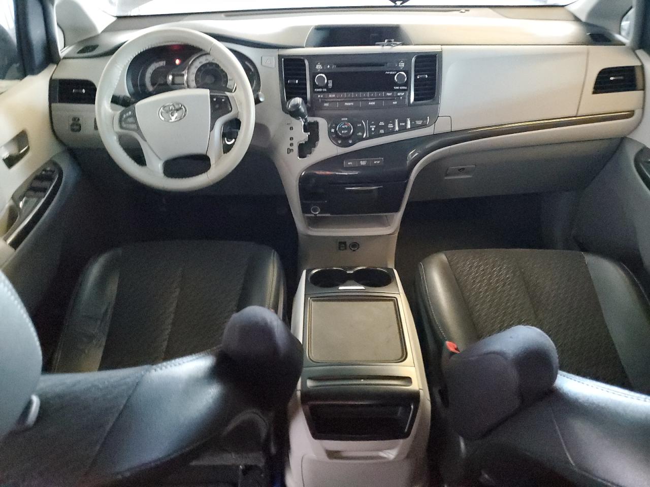 2014 Toyota Sienna Sport VIN: 5TDXK3DC8ES442804 Lot: 81769655