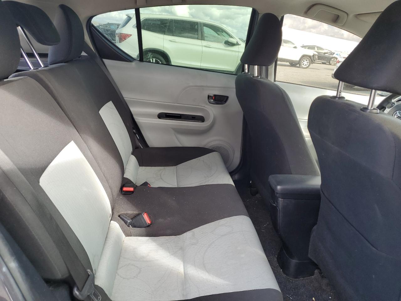 2013 Toyota Prius C VIN: JTDKDTB3XD1051320 Lot: 84704955