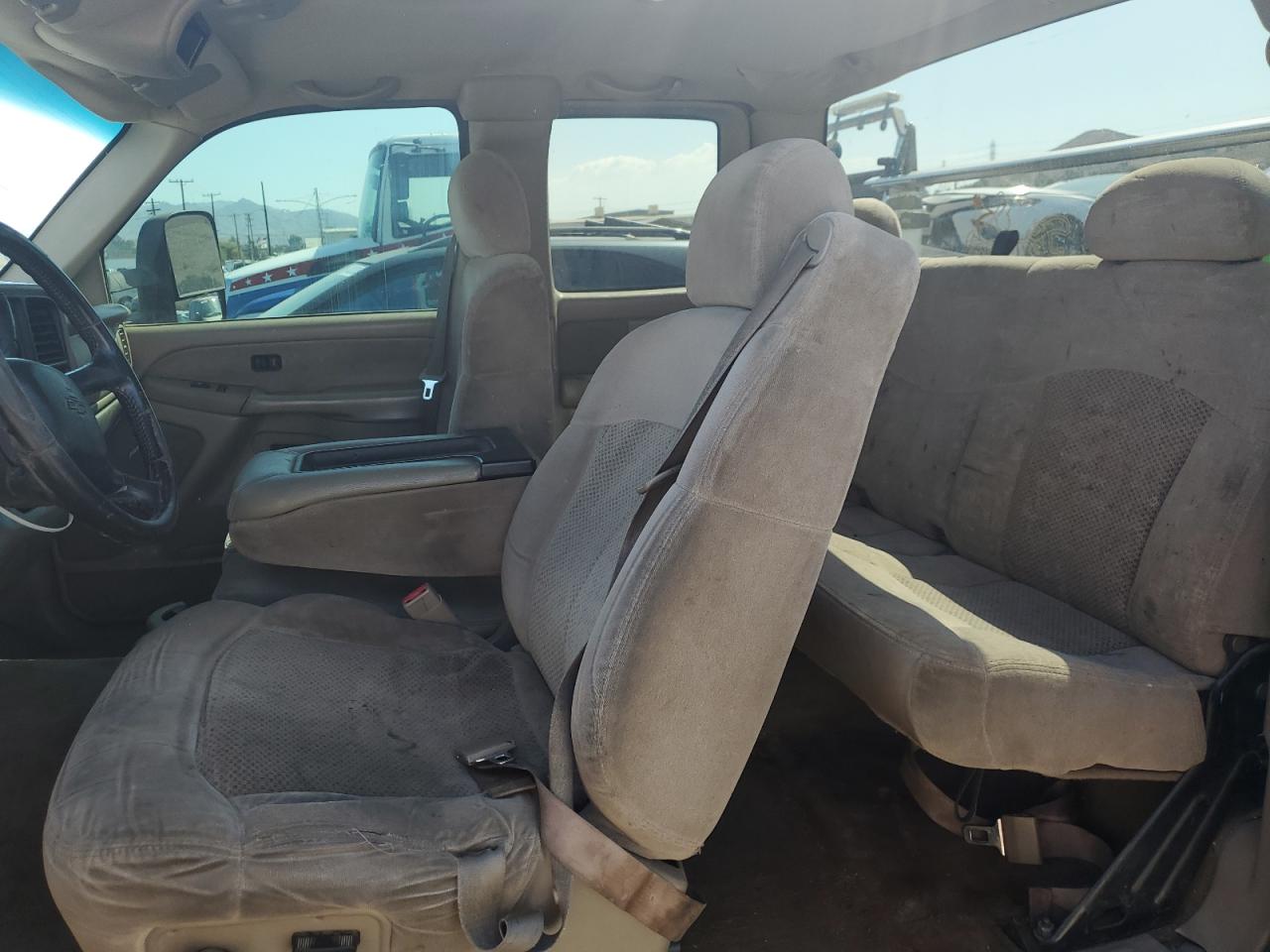 2002 Chevrolet Silverado C2500 Heavy Duty VIN: 1GCHC29112E157883 Lot: 81756265