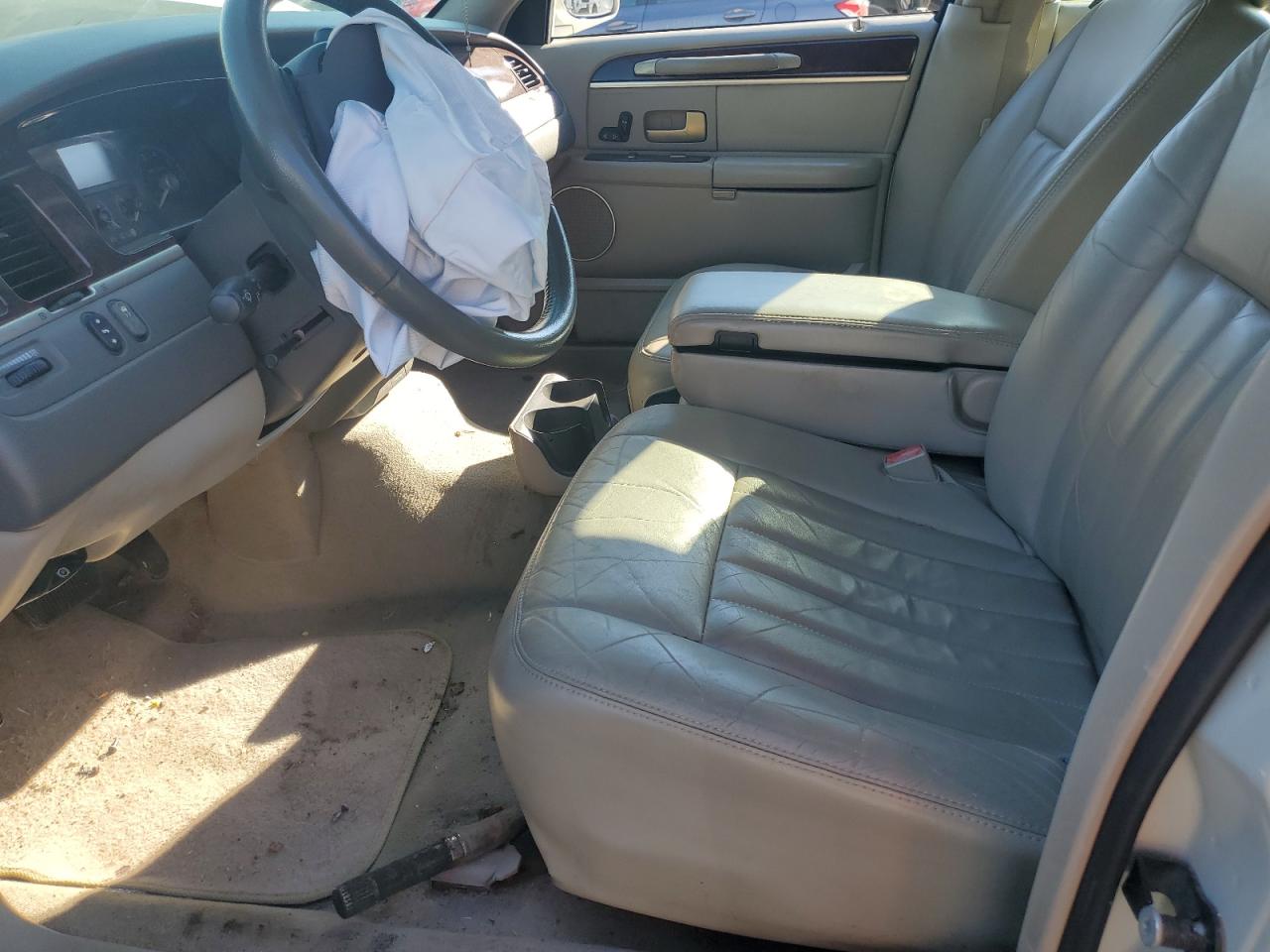 2006 Lincoln Town Car Signature VIN: 1LNHM81VX6Y610302 Lot: 71712535