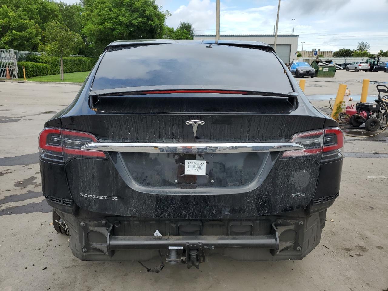 2018 Tesla Model X VIN: 5YJXCAE2XJF136449 Lot: 81214305
