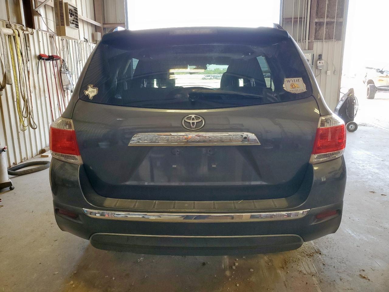 2011 Toyota Highlander Base VIN: 5TDZK3EH2BS035544 Lot: 84242505