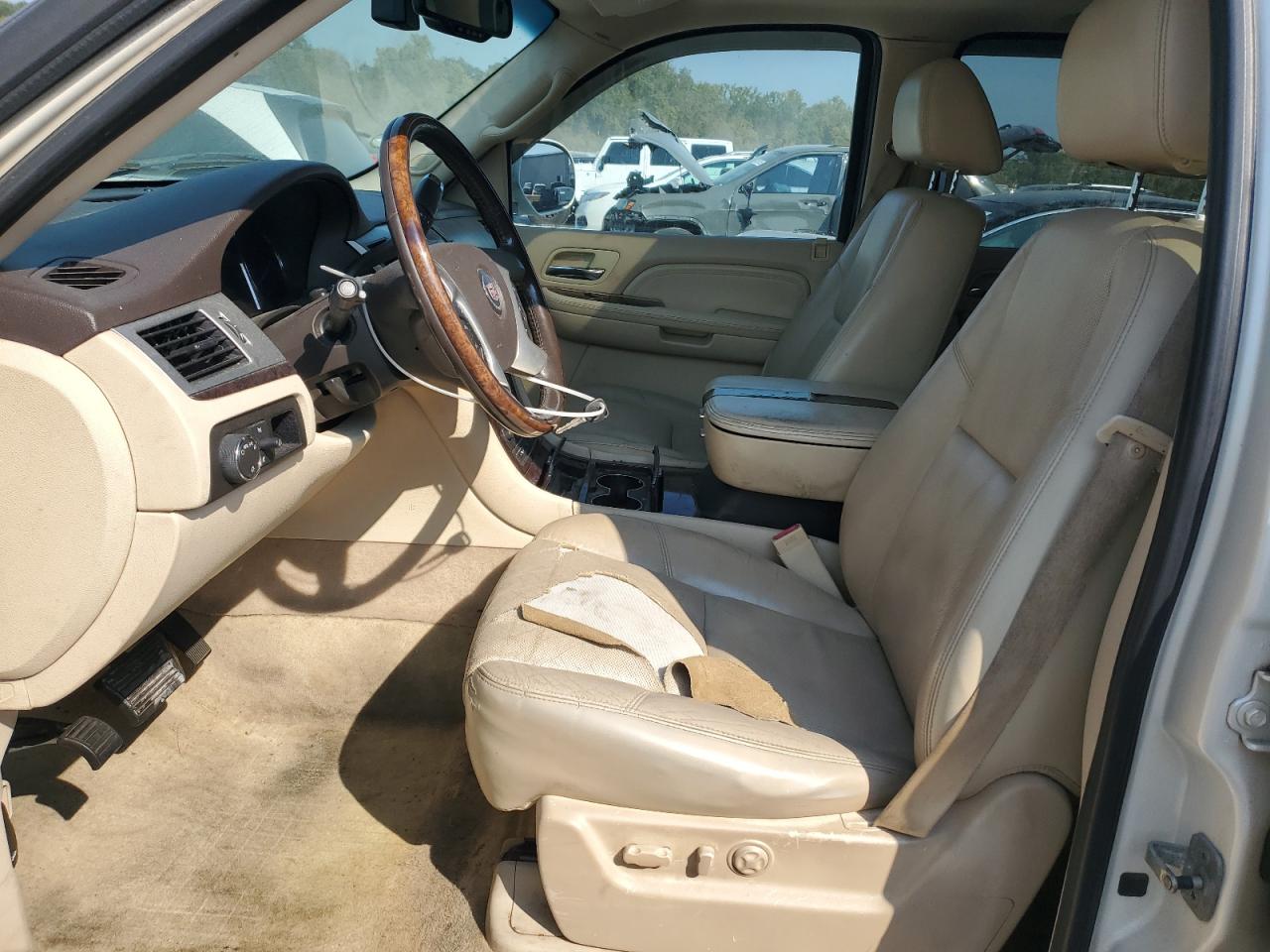 2007 Cadillac Escalade Luxury VIN: 1GYFK63847R120179 Lot: 80402095