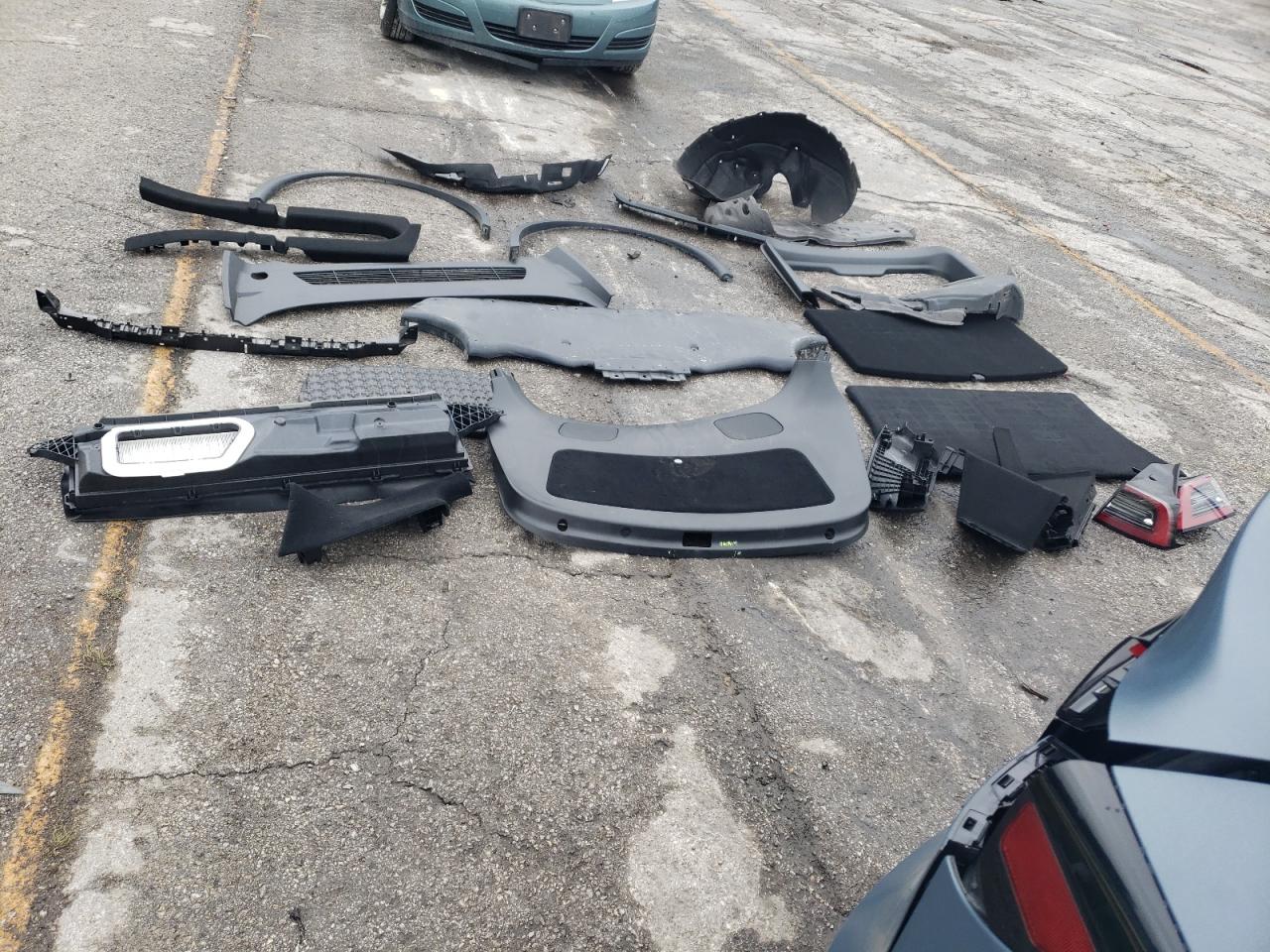 2025 Tesla Model Y VIN: 7SAYGDEE2SF307817 Lot: 81582115