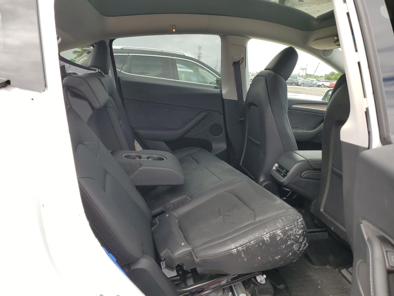 2024 Tesla Model Y VIN: 7SAYGDED6RF098213 Lot: 84432265