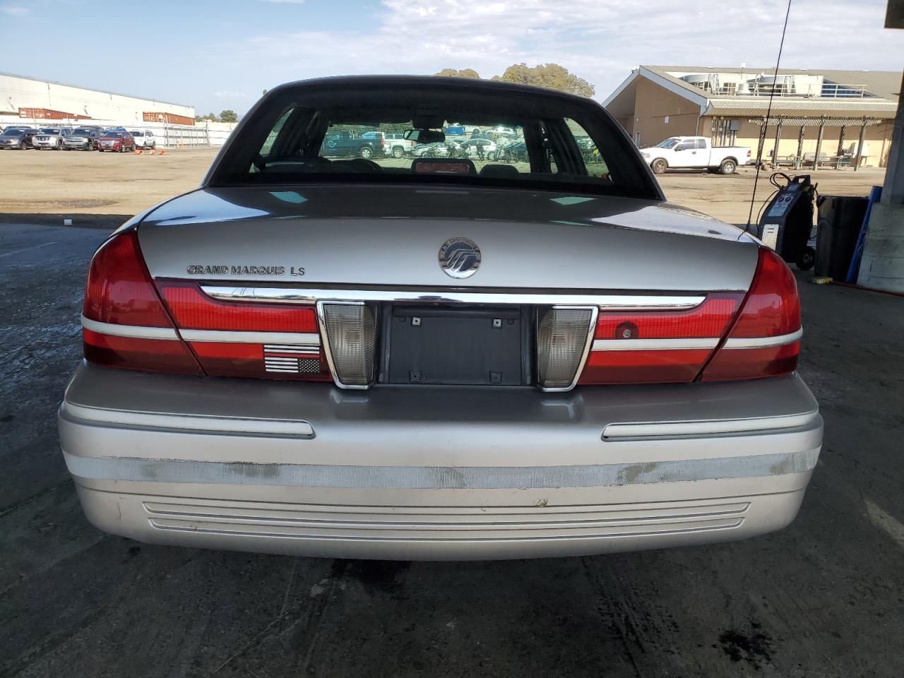 2005 Mercury Grand Marquis Ls VIN: 2MEFM75W65X661186 Lot: 84270205