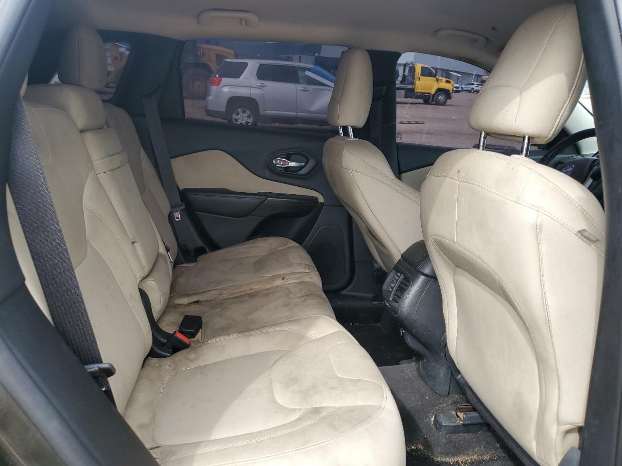 2015 Jeep Cherokee Latitude VIN: 1C4PJLCB4FW518306 Lot: 71712155