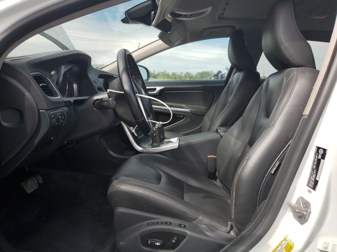 2015 Volvo V60 Premier VIN: YV1612SK9F1267800 Lot: 70896925