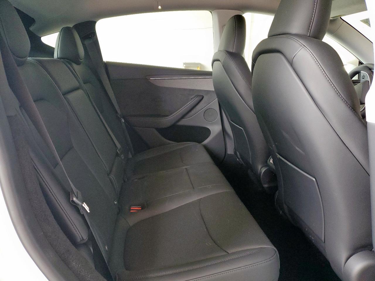 2026 Tesla Model Y VIN: 7SAYGDED5TA449472 Lot: 71372875