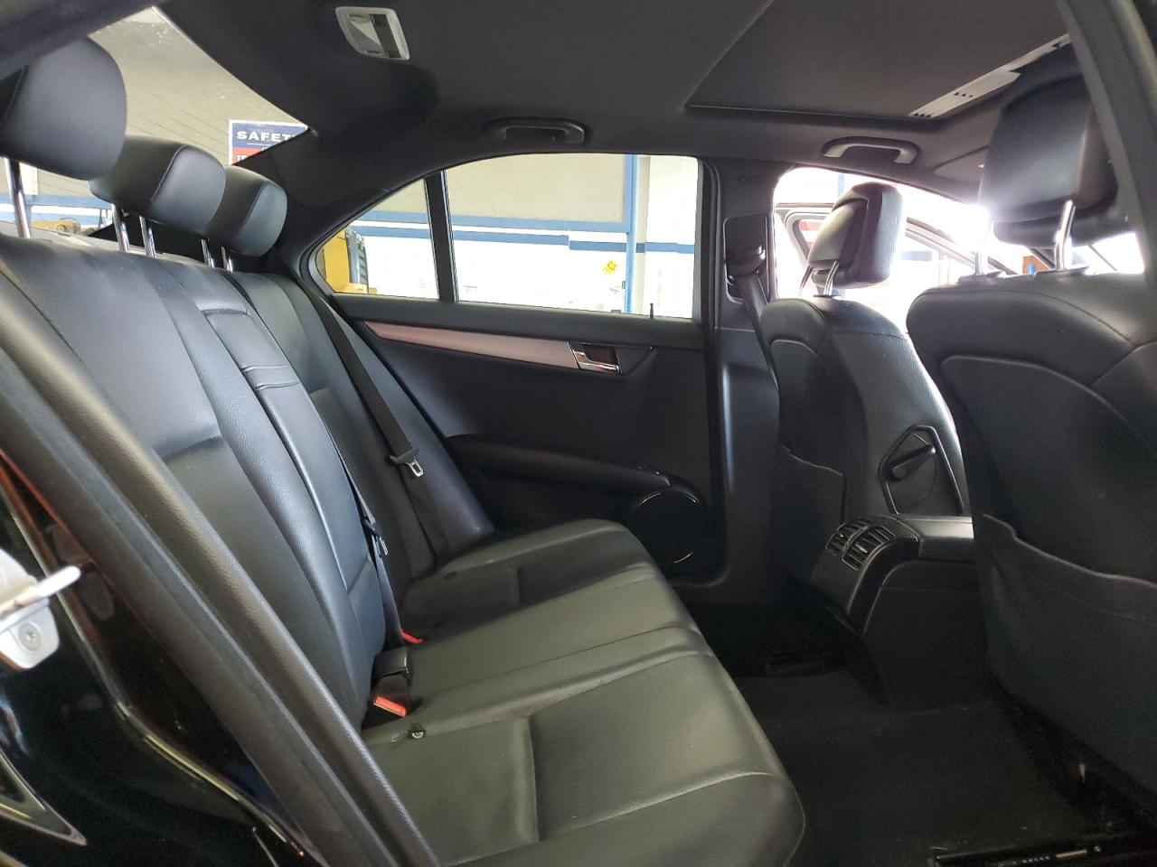 2010 Mercedes-Benz C 300 VIN: WDDGF5EB8AR118143 Lot: 70697805