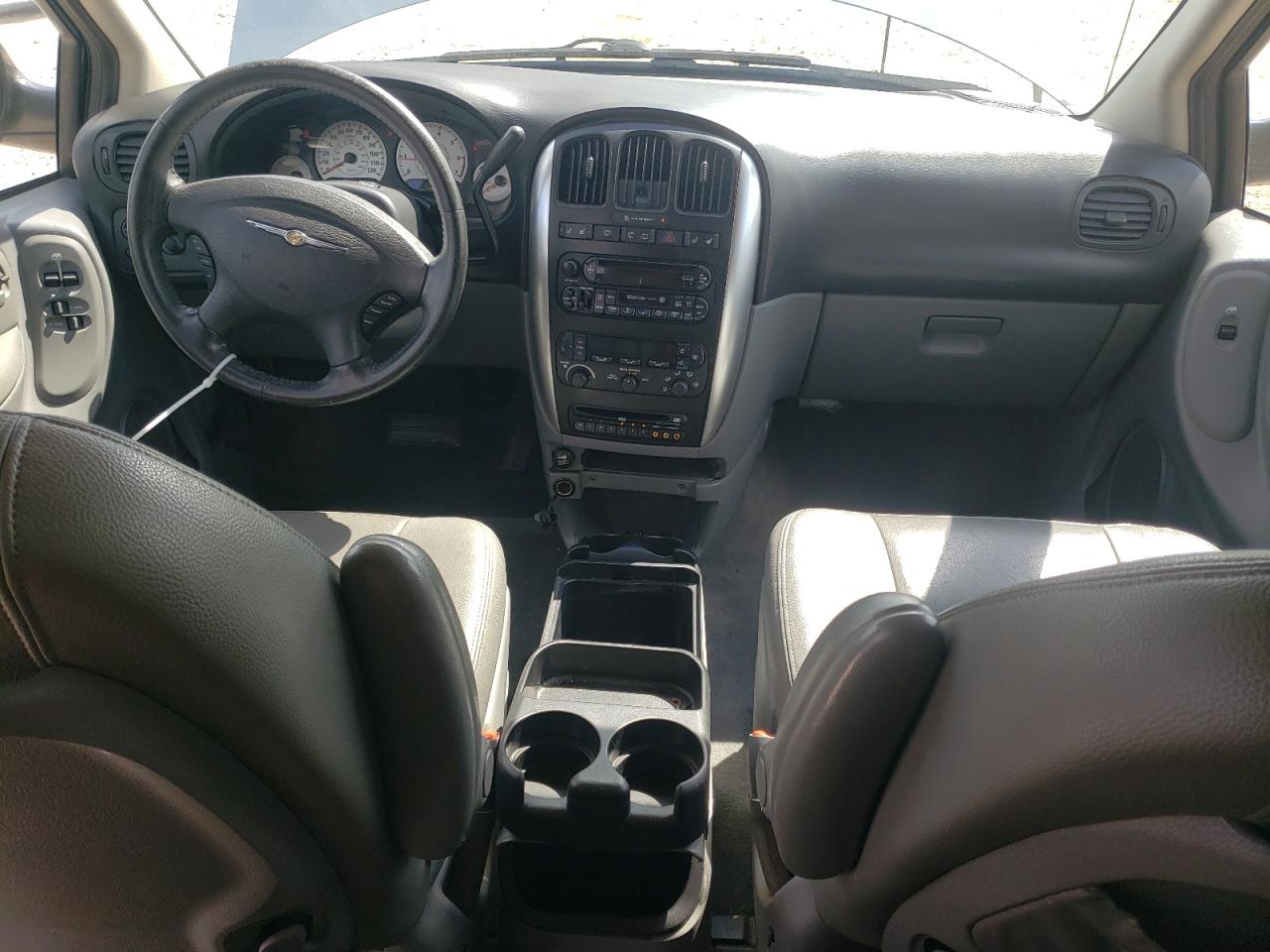 2005 Chrysler Town & Country Touring VIN: 2C4GP54L65R472602 Lot: 82073645