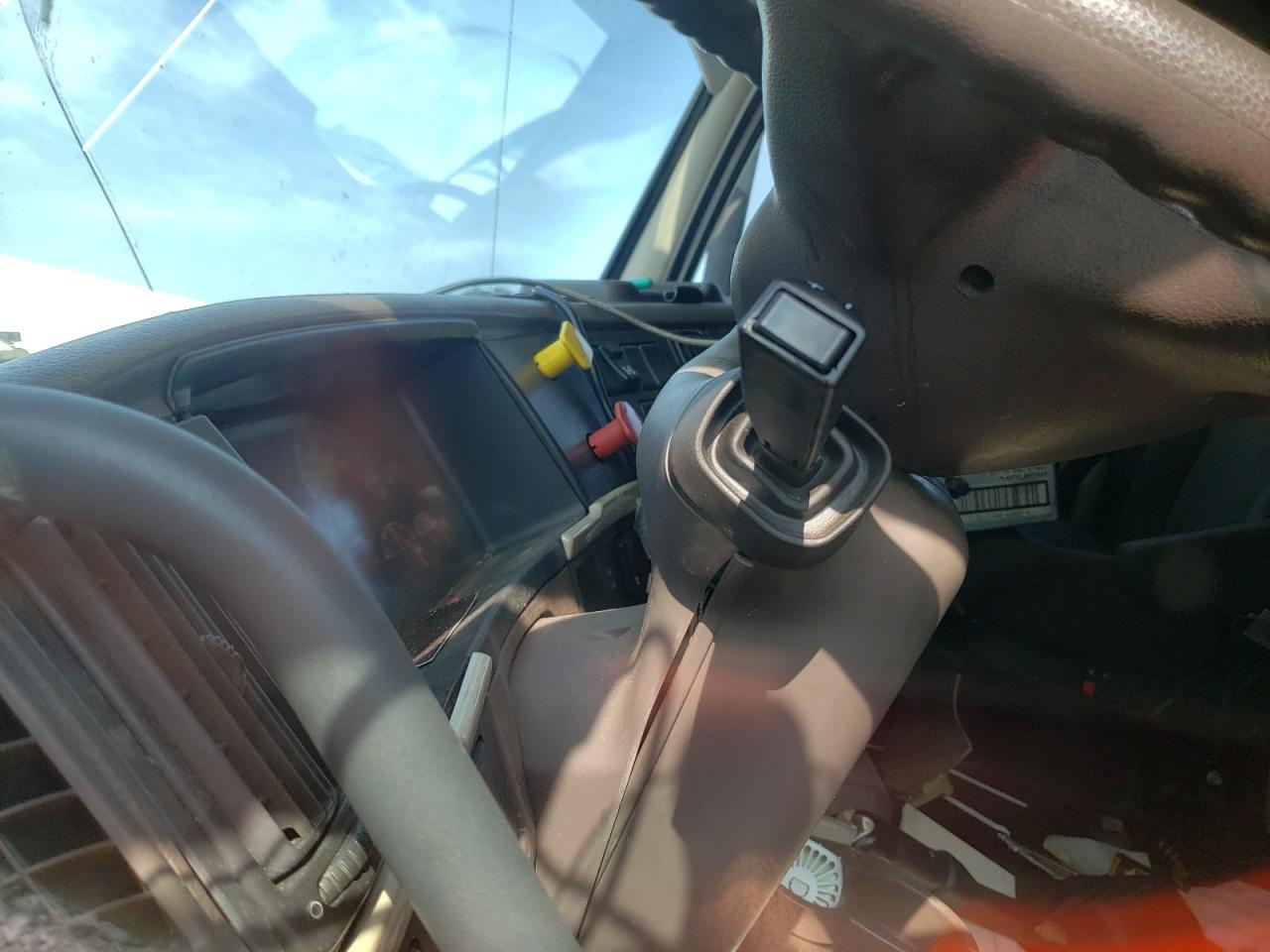 2015 Volvo Vnl Semi Truck VIN: 4V4NC9EH1FN909901 Lot: 64456825