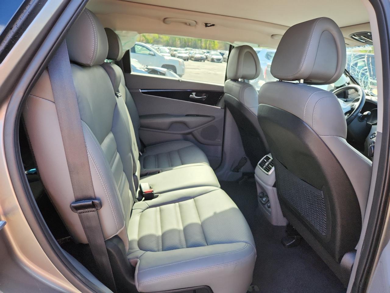 2016 Kia Sorento Ex VIN: 5XYPHDA51GG130558 Lot: 84451105