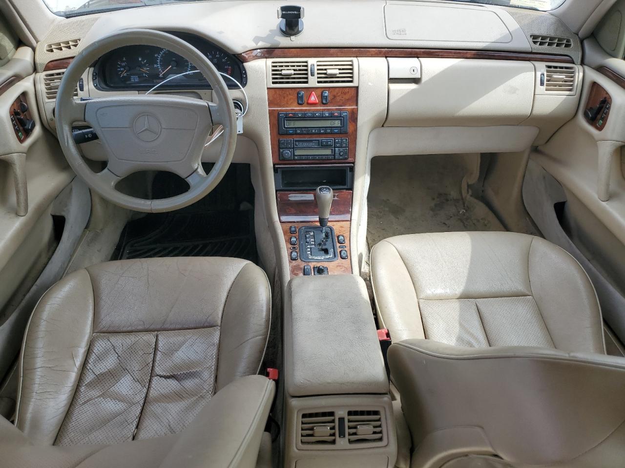 1998 Mercedes-Benz E 320 VIN: WDBJF65F9WA667010 Lot: 84706445