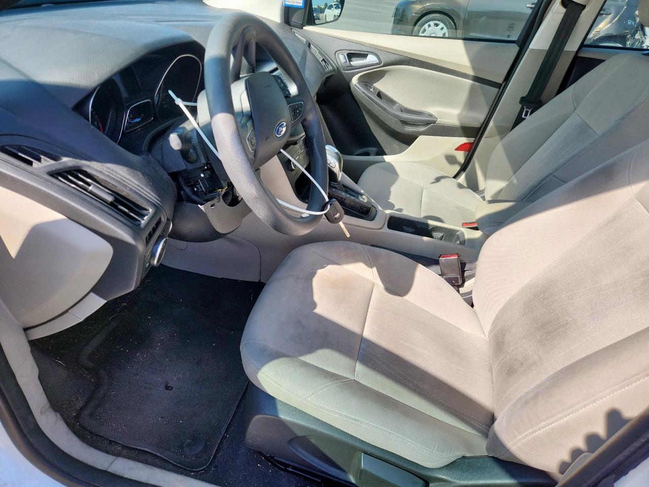 2015 Ford Focus Se VIN: 1FADP3F2XFL280725 Lot: 84187405