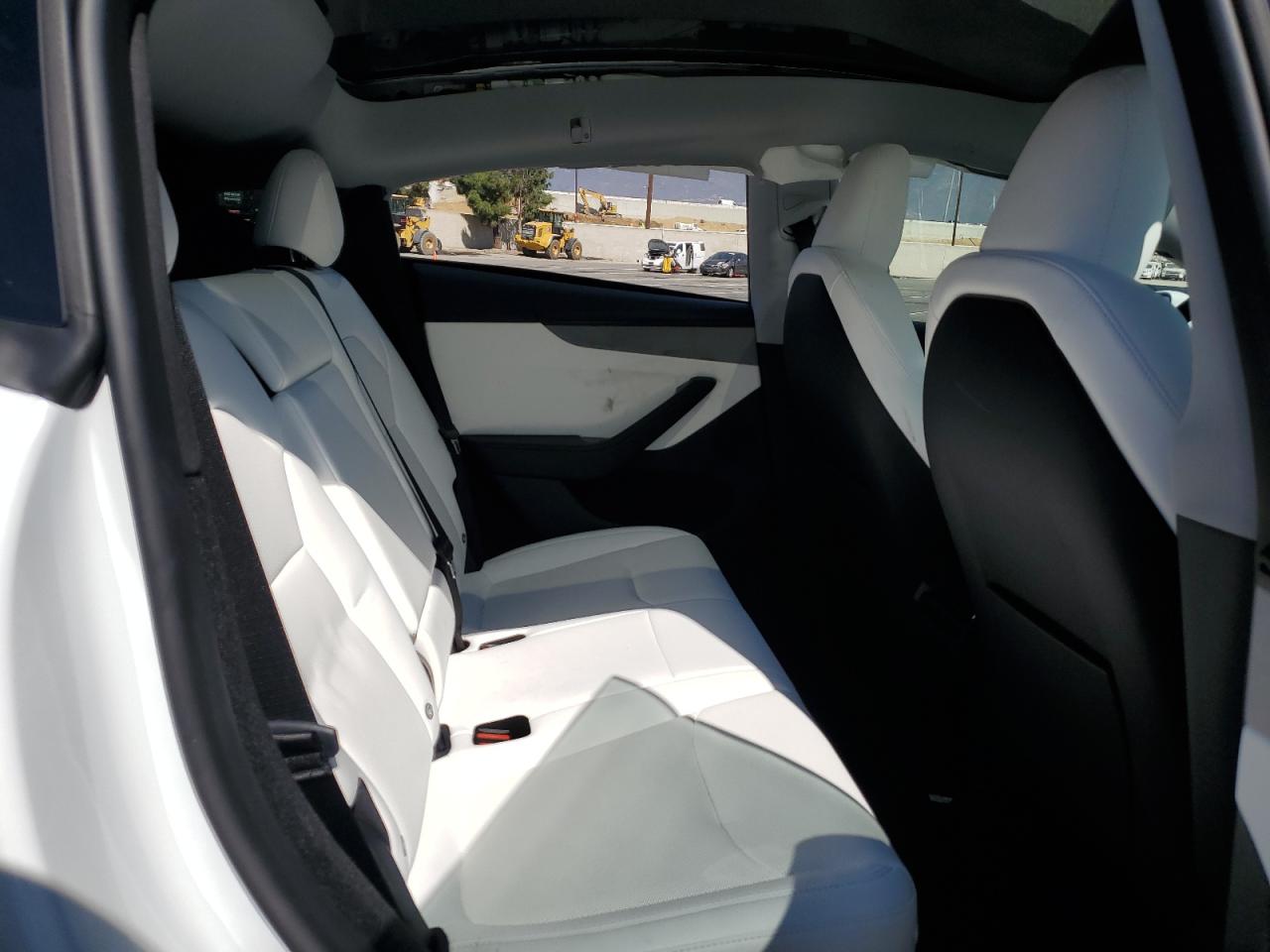 2026 Tesla Model Y VIN: 7SAYGDED1TF396692 Lot: 80906855