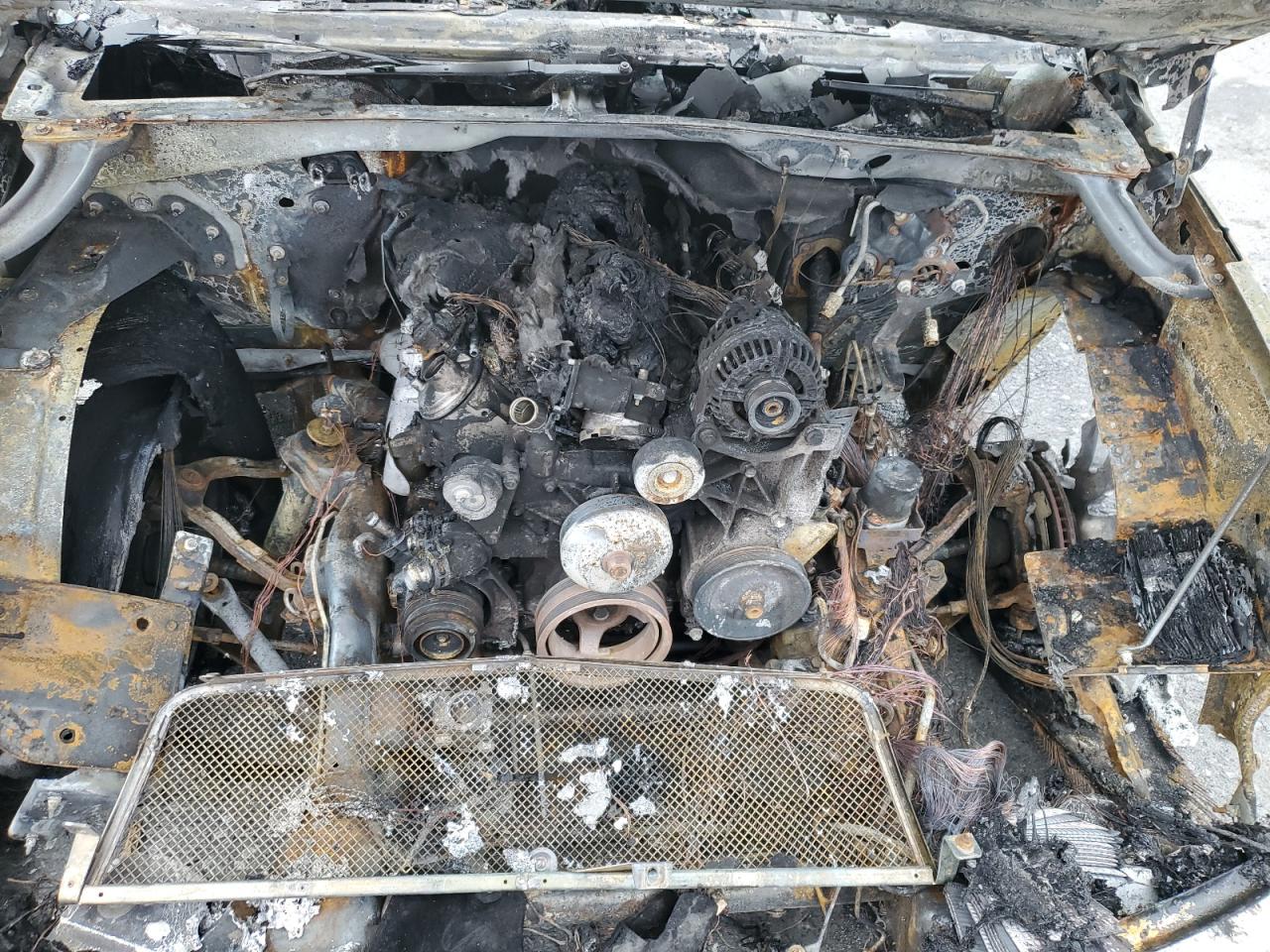 2005 Cadillac Escalade Luxury VIN: 1GYEK63N05R232900 Lot: 70691685