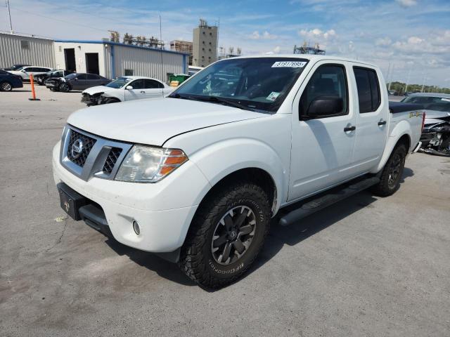 Pickups NISSAN FRONTIER 2015 Biały