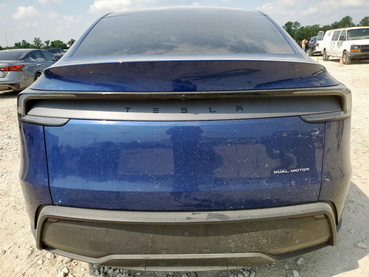 2026 Tesla Model Y VIN: 7SAYGDEE1TA407101 Lot: 81368875