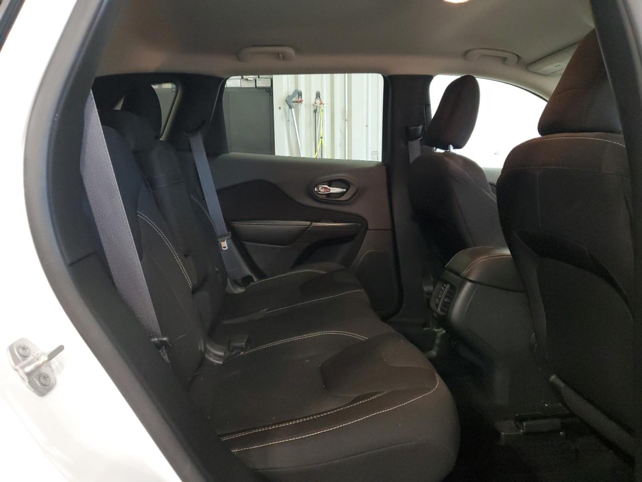 2015 Jeep Cherokee Latitude VIN: 1C4PJMCS5FW666051 Lot: 82074795