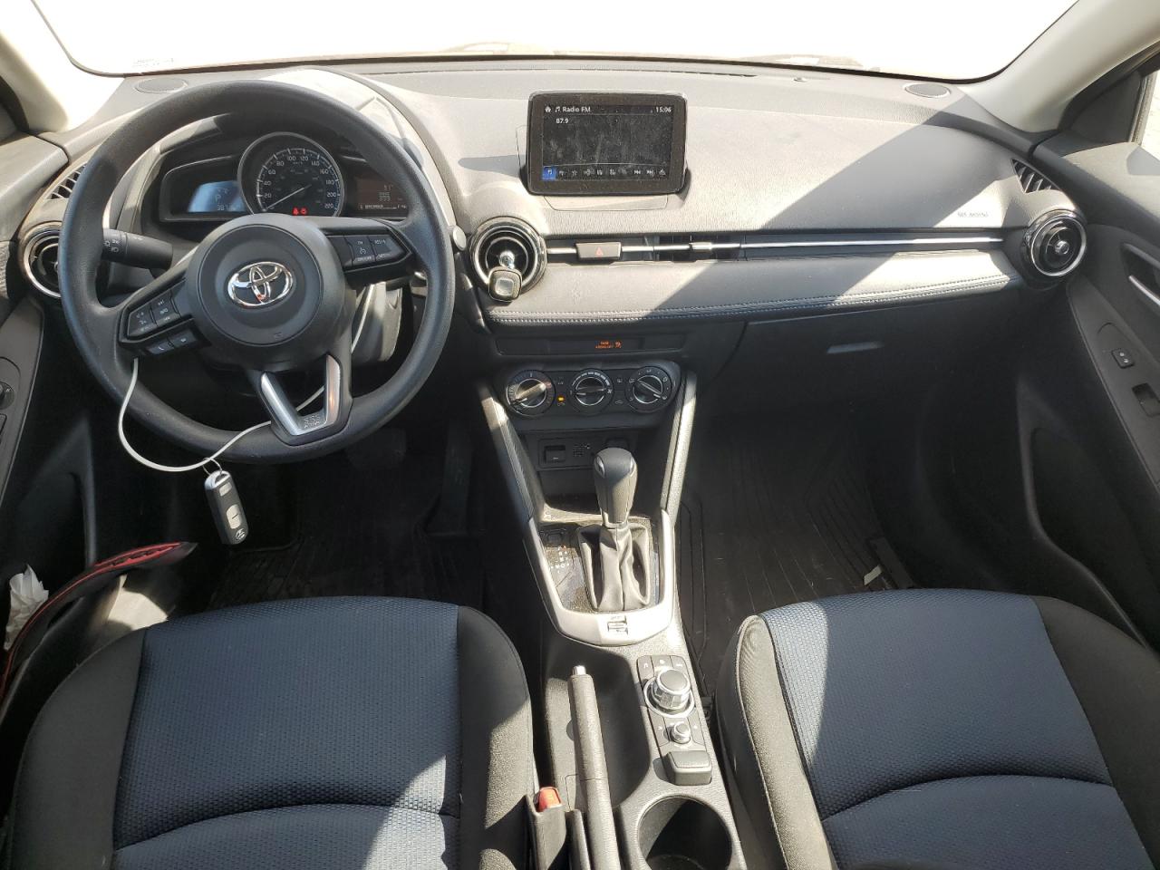 2020 Toyota Yaris Le VIN: 3MYDLBJV2LY714660 Lot: 70903415