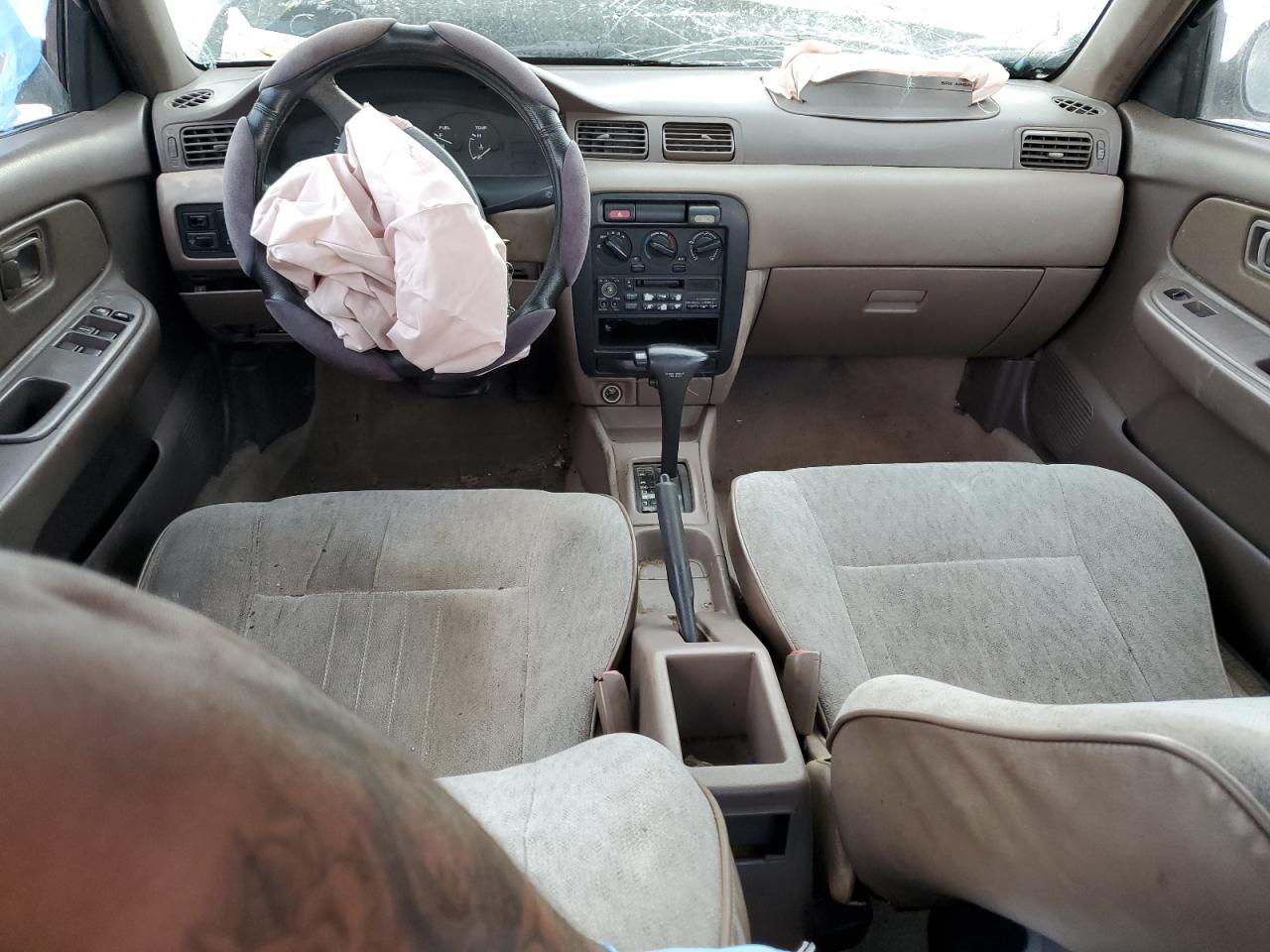 1995 Nissan Sentra Base VIN: 1N4AB41D7SC728817 Lot: 84239295