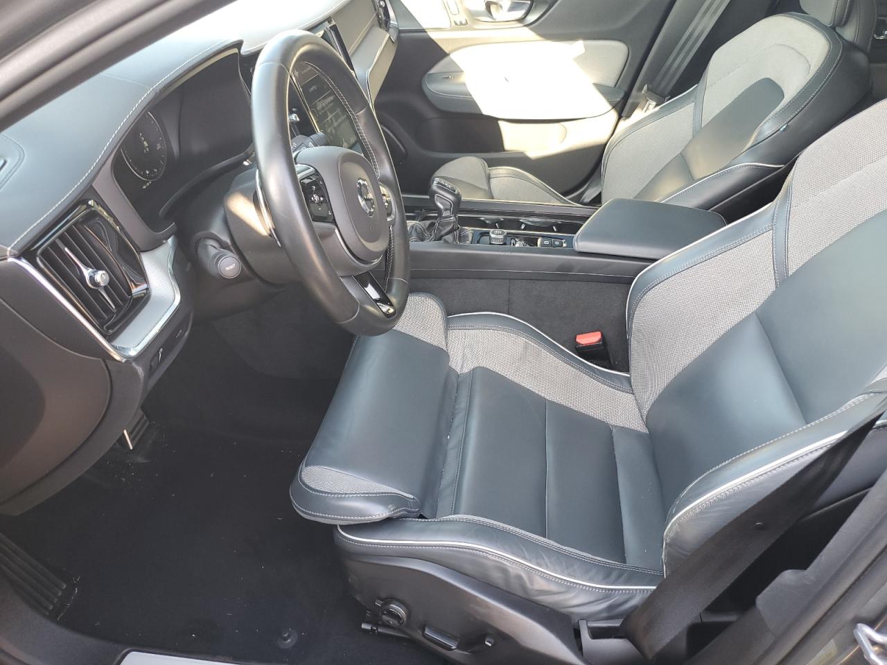 2020 Volvo S60 T5 R-Design VIN: 7JR102FM8LG041967 Lot: 81807205