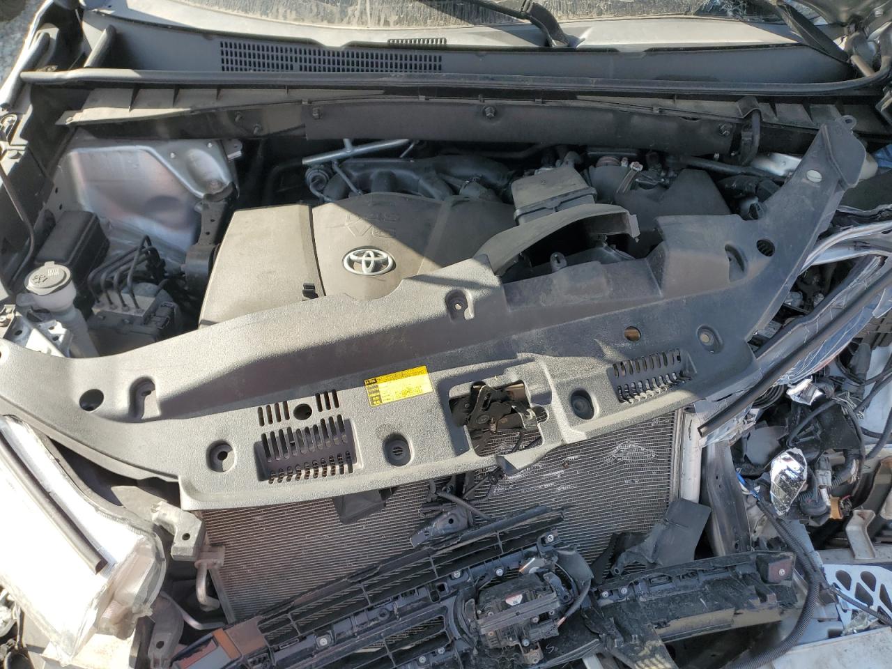 2018 Toyota Highlander Le VIN: 5TDBZRFHXJS909068 Lot: 80540785