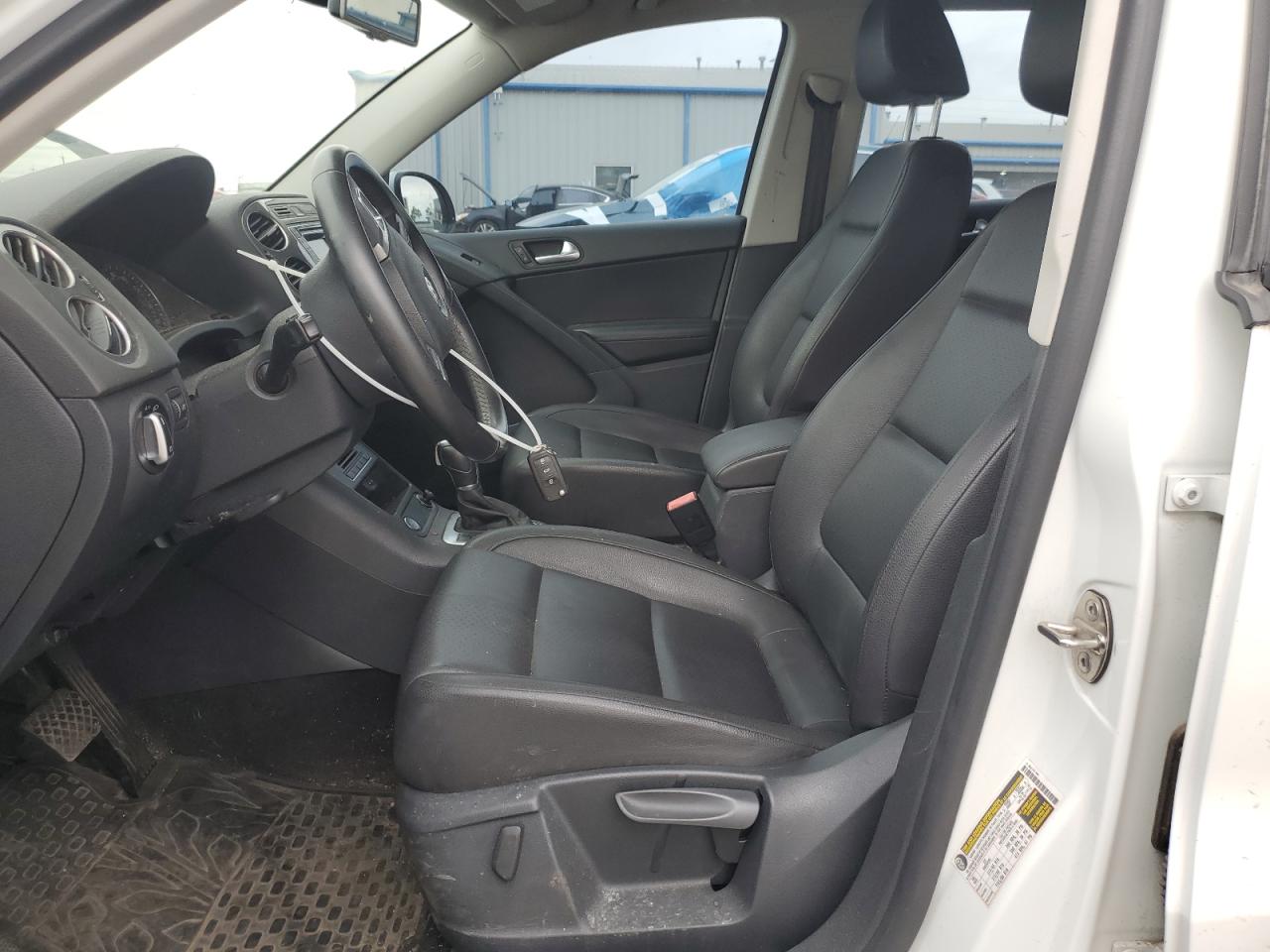 2016 Volkswagen Tiguan S VIN: WVGBV7AX3GW019305 Lot: 71133655
