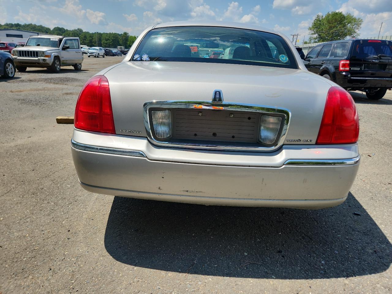 2009 Lincoln Town Car Signature Limited VIN: 2LNHM82V59X617838 Lot: 70874205