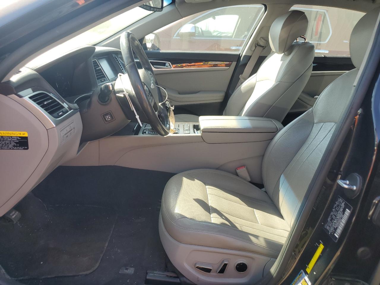 2015 Hyundai Genesis 3.8L VIN: KMHGN4JE4FU088937 Lot: 81862125