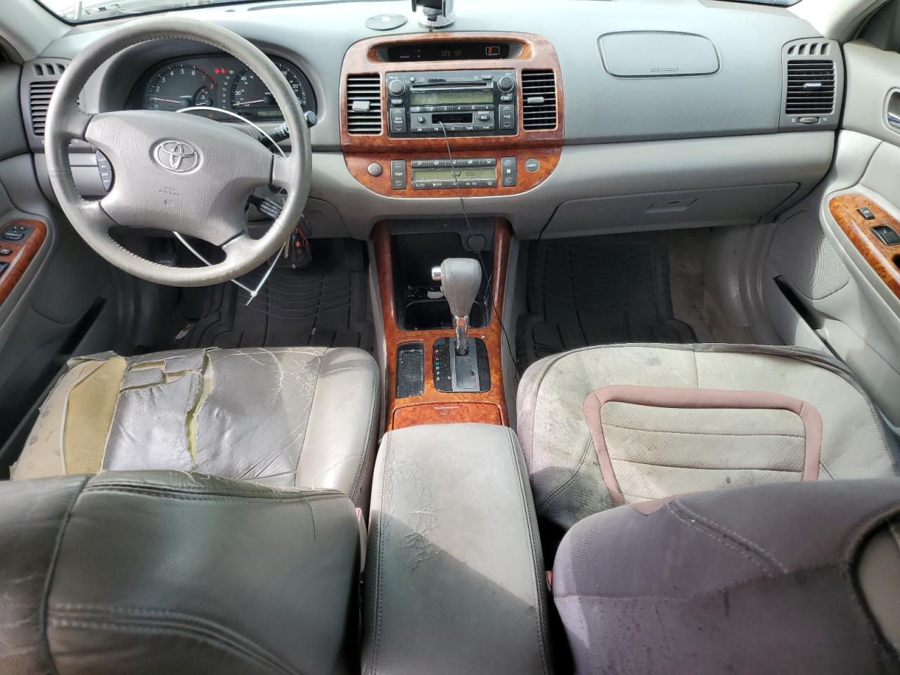 2004 Toyota Camry Le VIN: JTDBF32K940155868 Lot: 81424935