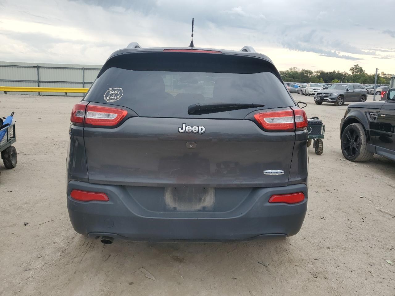 2015 Jeep Cherokee Latitude VIN: 1C4PJLCB8FW627903 Lot: 71819375