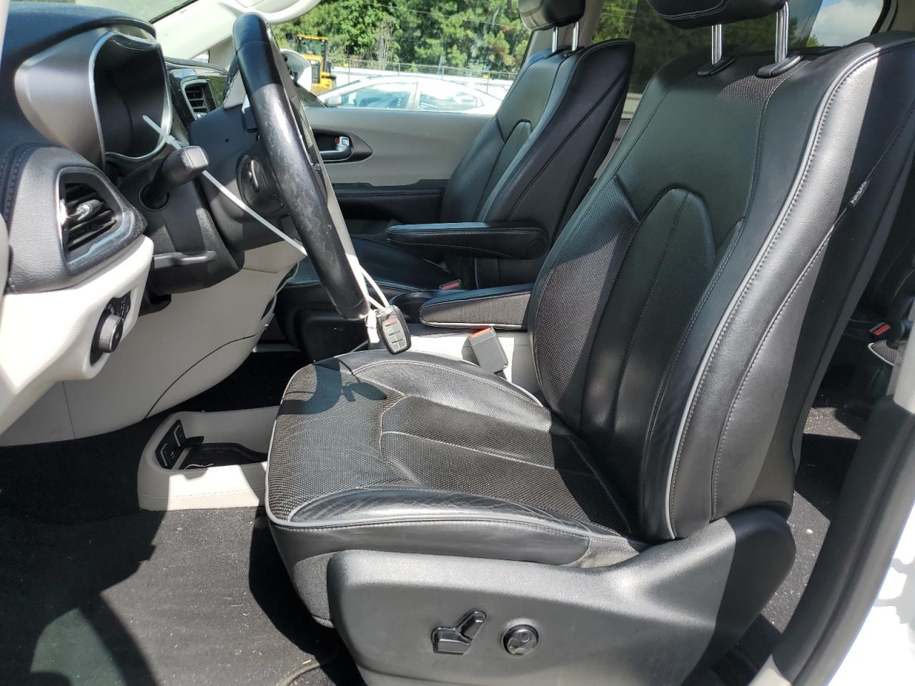 2017 Chrysler Pacifica Limited VIN: 2C4RC1GG6HR762743 Lot: 80652255