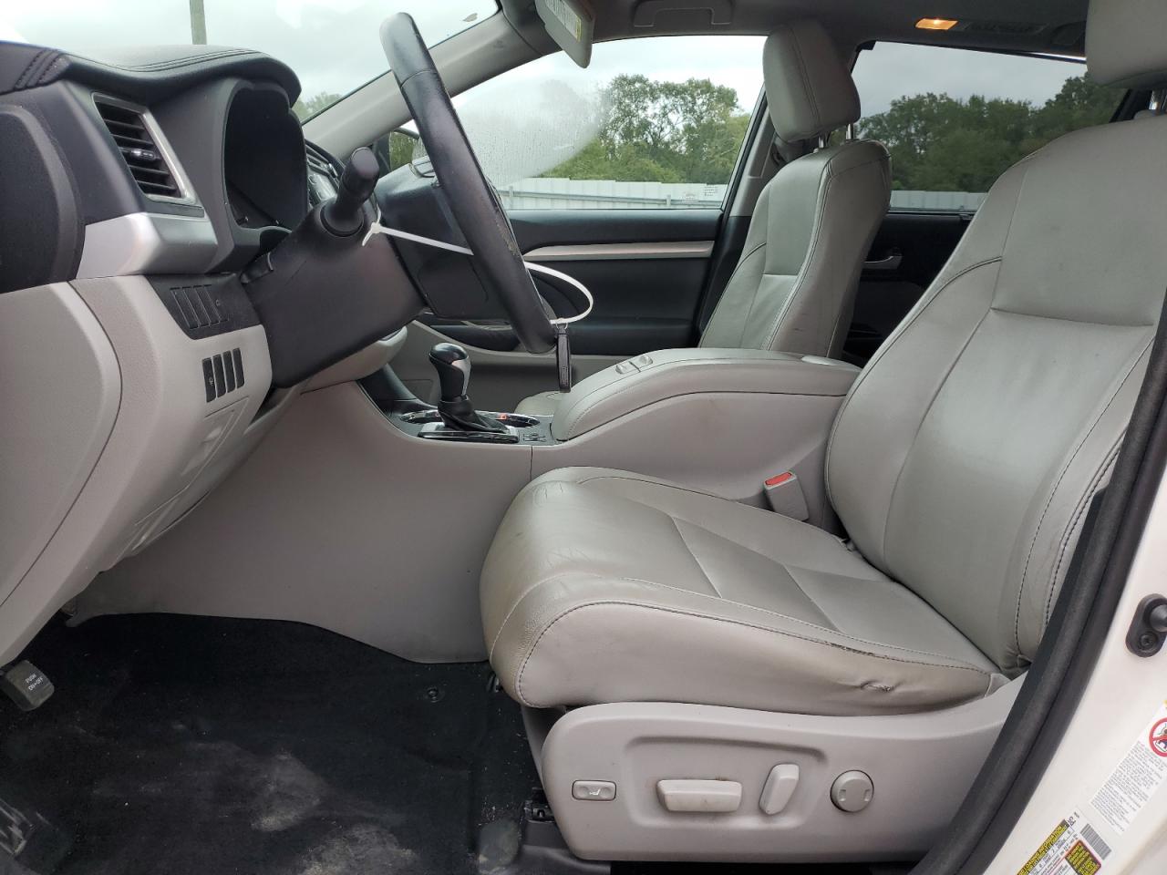 2015 Toyota Highlander Xle VIN: 5TDKKRFH2FS048481 Lot: 81878275