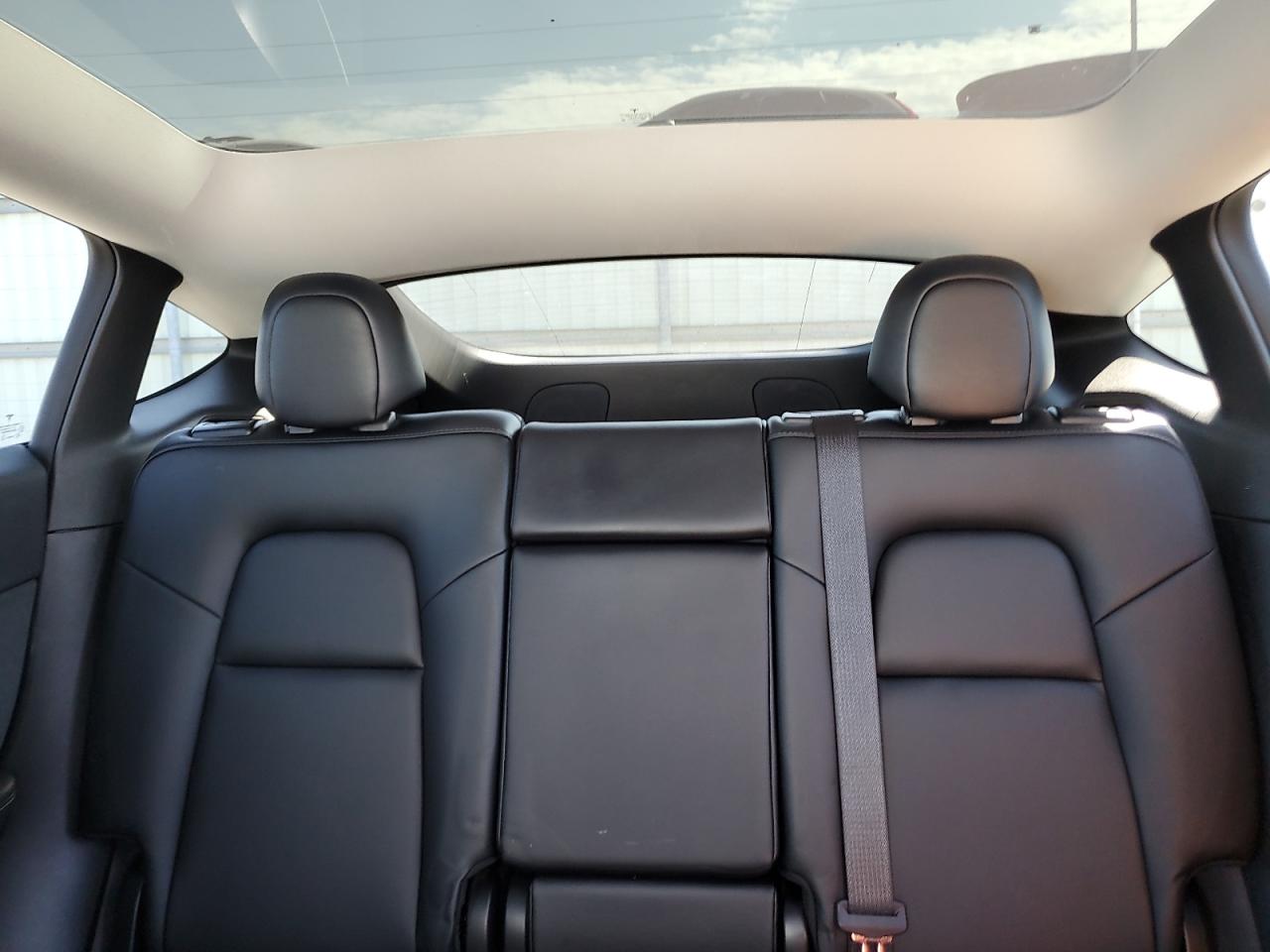 2022 Tesla Model Y VIN: 7SAYGDEE2NF313928 Lot: 70462395