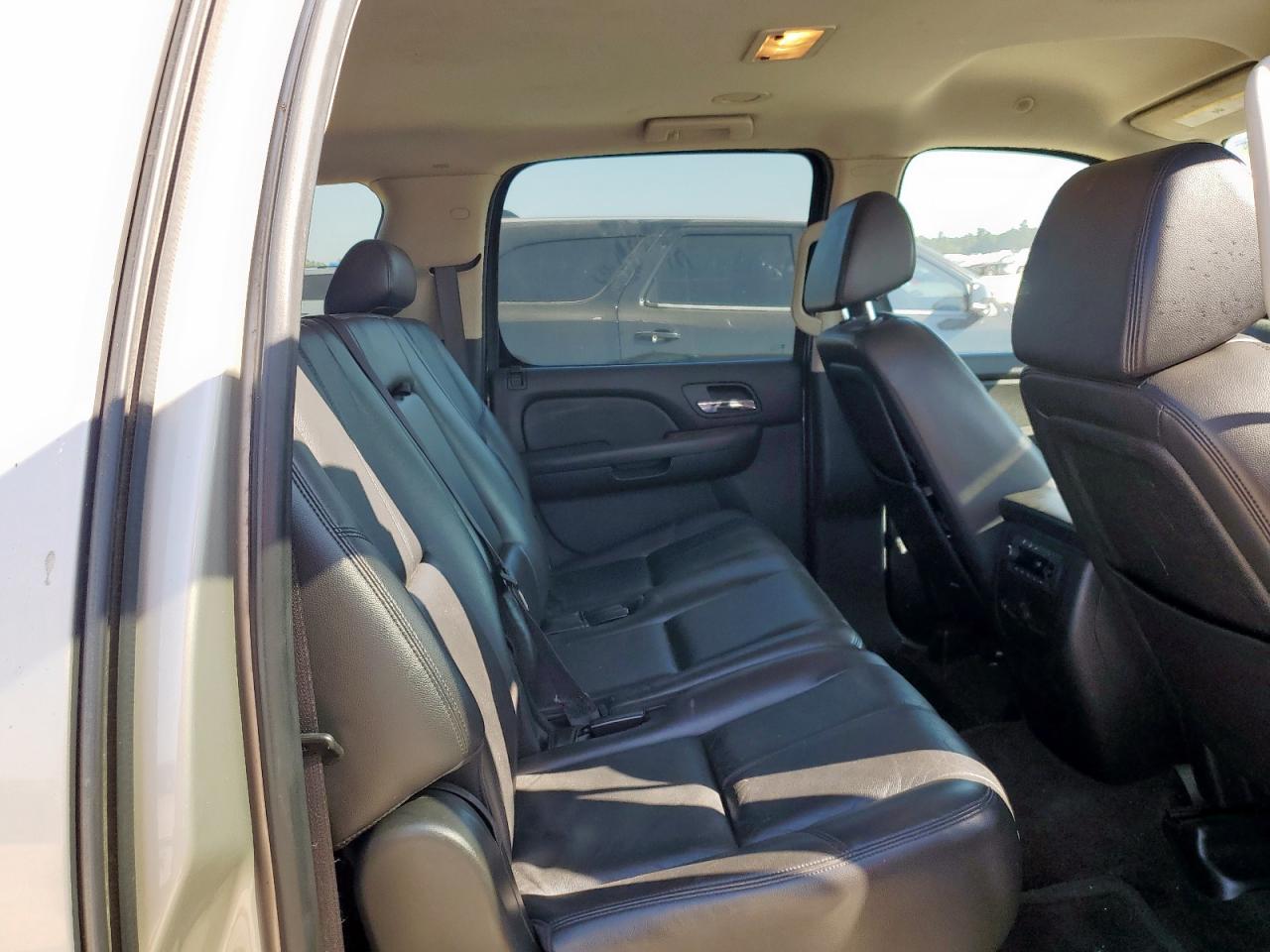 2008 Chevrolet Suburban K1500 Ls VIN: 3GNFK16368G132402 Lot: 81287485