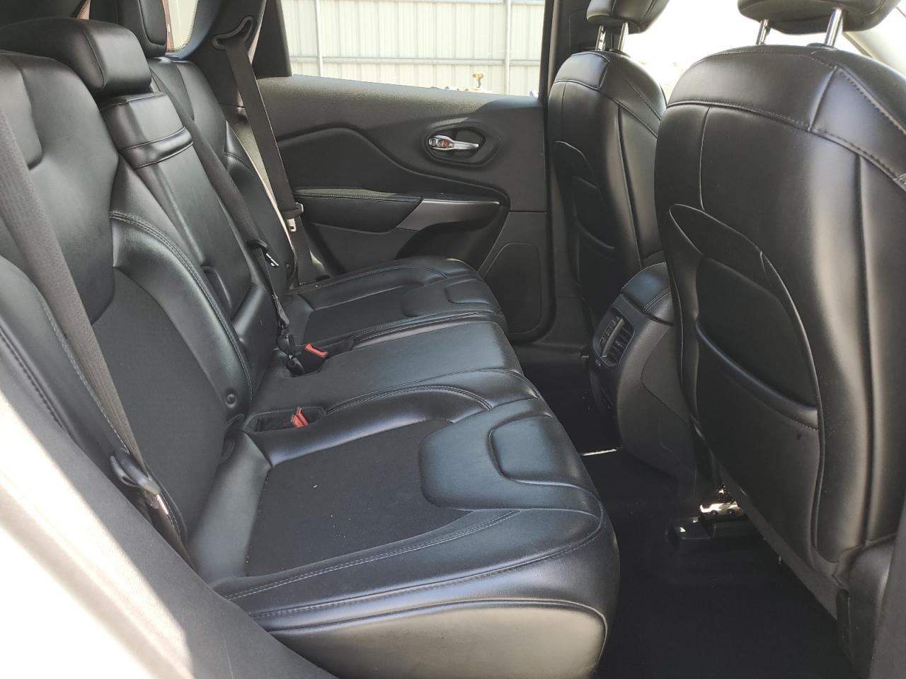 2019 Jeep Cherokee Latitude Plus VIN: 1C4PJLLX0KD353677 Lot: 80169455