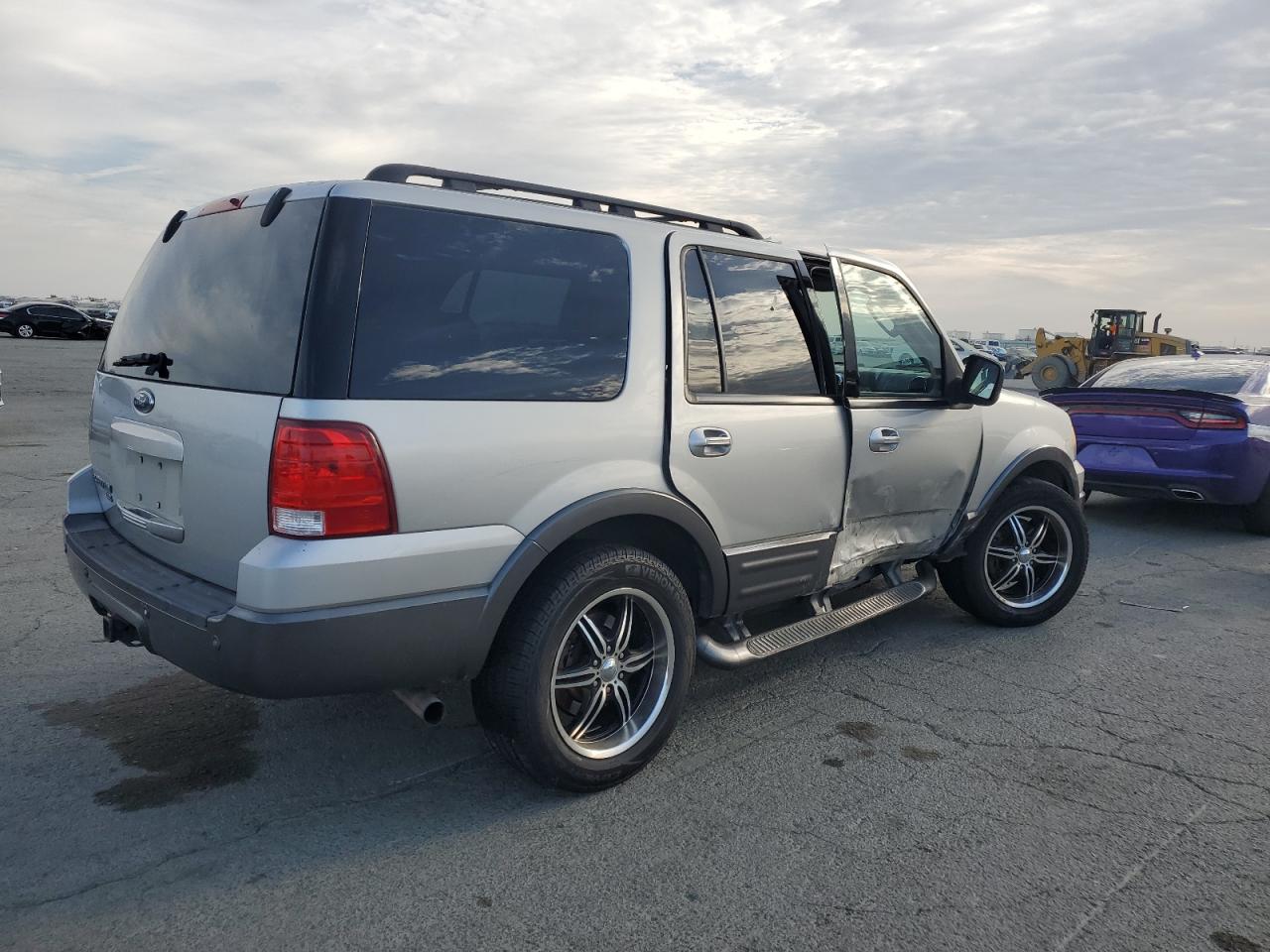 2005 Ford Expedition Xlt silver null gas 1FMFU15585LA70632 photo #4