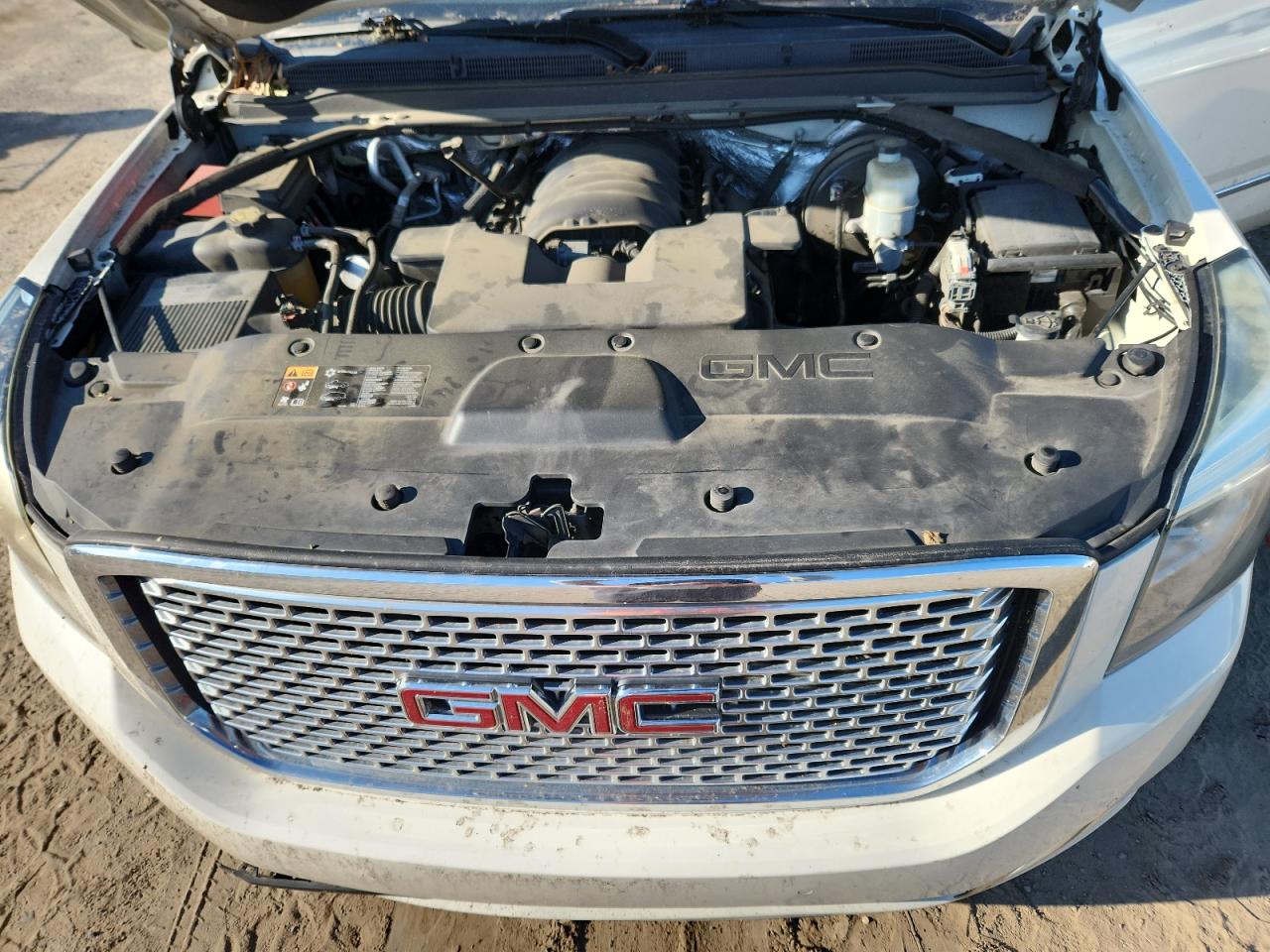2015 GMC Yukon Denali VIN: 1GKS1CKJ2FR235473 Lot: 71946005