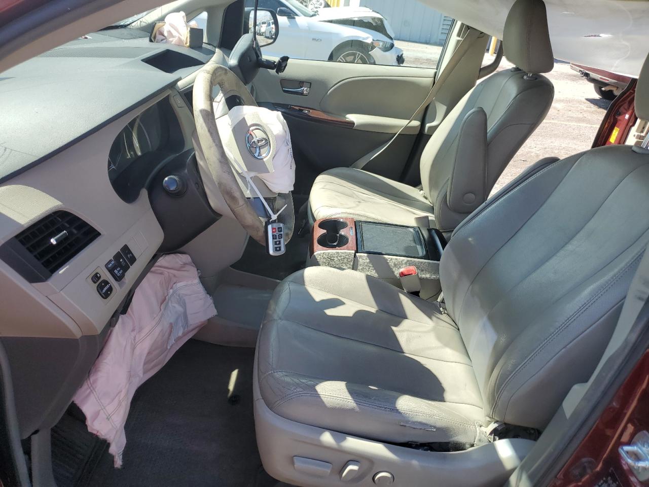 2014 Toyota Sienna Xle VIN: 5TDYK3DC7ES472641 Lot: 84237025