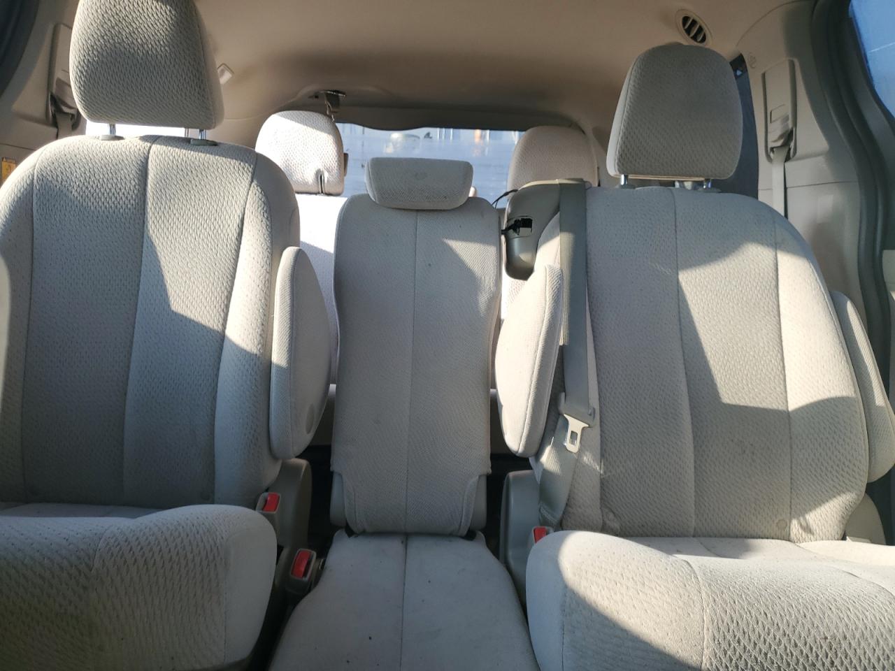 2012 Toyota Sienna Le VIN: 5TDKK3DC1CS238918 Lot: 80305935