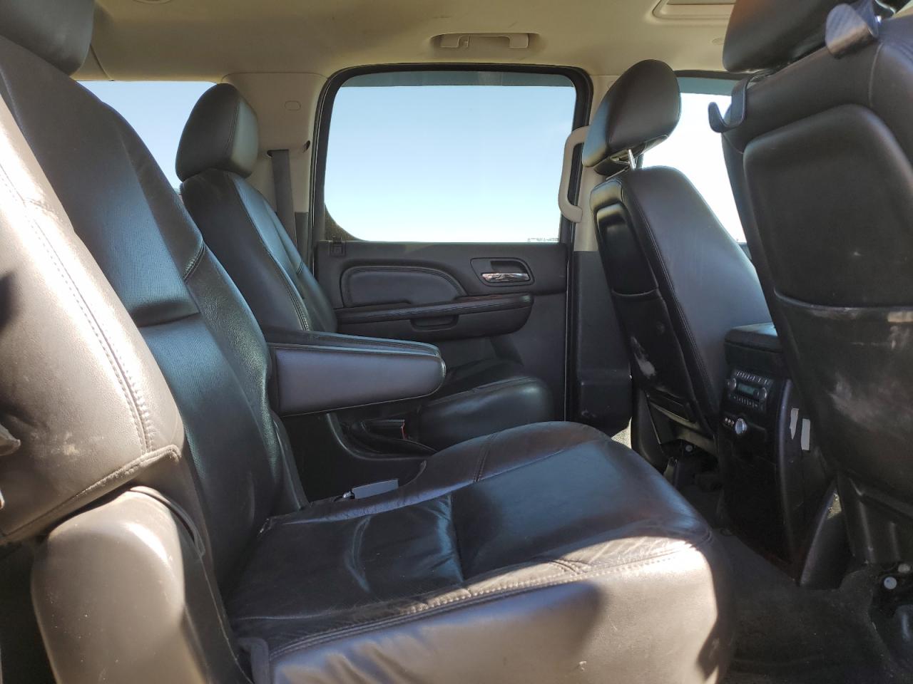 2011 Cadillac Escalade Esv Luxury VIN: 1GYS4HEF2BR359884 Lot: 80155675