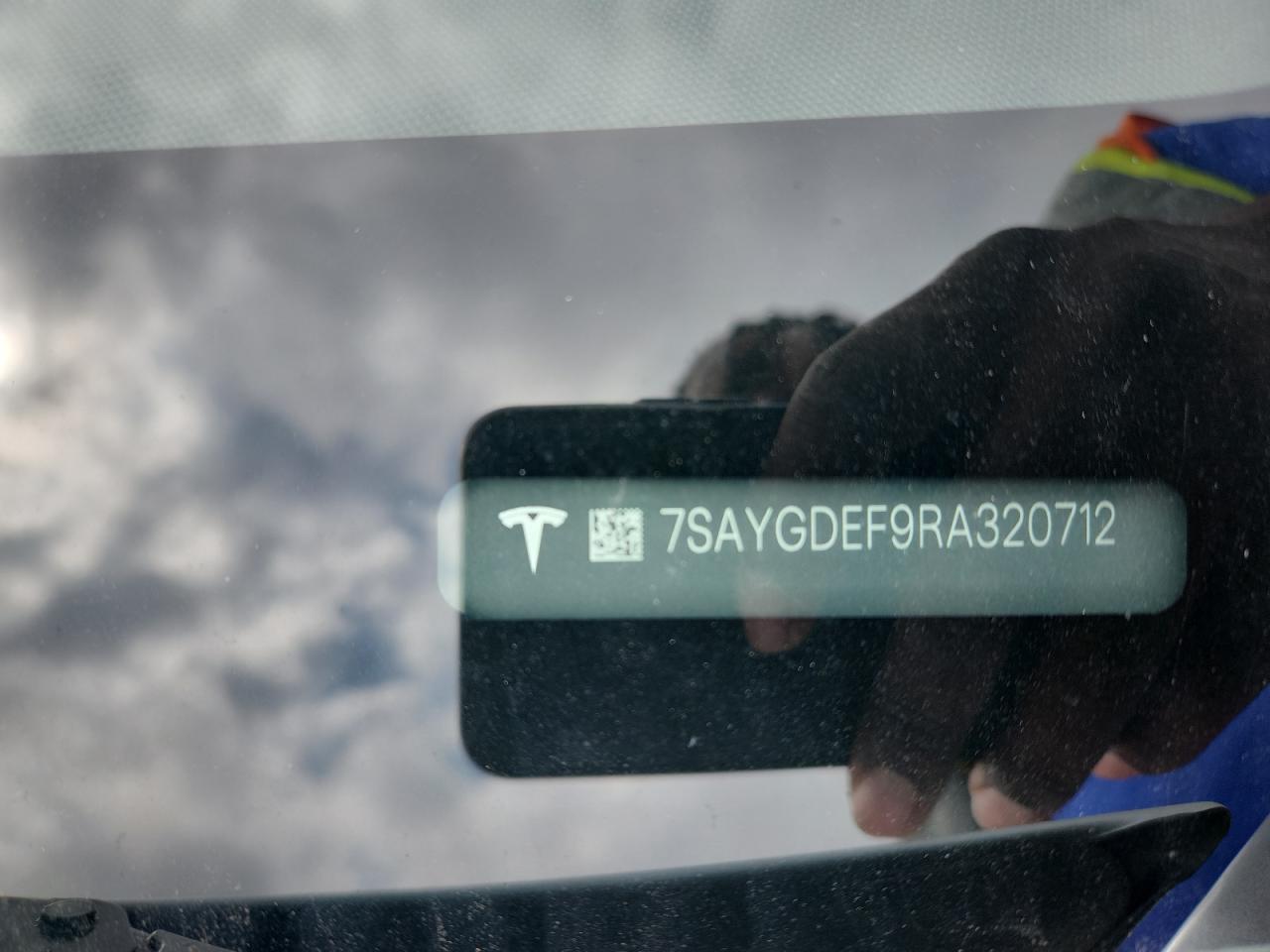 2024 Tesla Model Y VIN: 7SAYGDEF9RA320712 Lot: 71048945