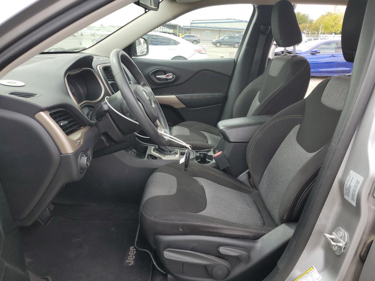 2018 Jeep Cherokee Latitude VIN: 1C4PJLCB8JD524212 Lot: 81874095